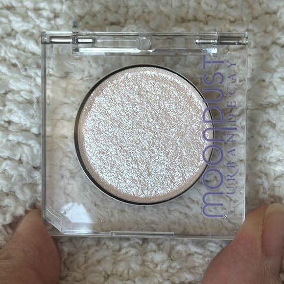 BNIB- Urban Decay 24/7 Moondust Glitter
Eyeshadow Single in Cosmic - Picture 4 of 6